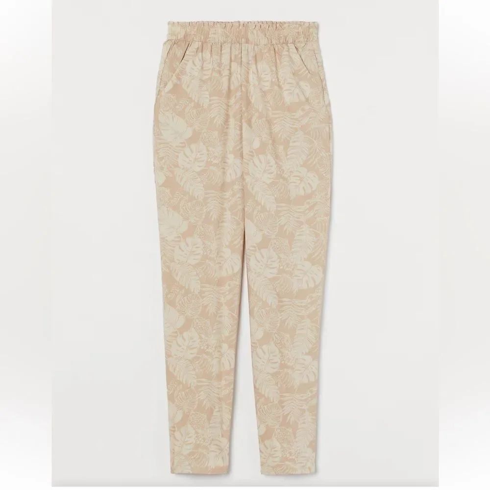 H&M Tan High rise Floral Print Lightweight Pants(Size 4)